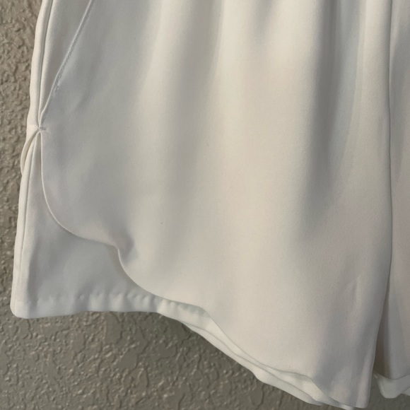 NWT Aqua Brand Pull On Scalloped High Waisted Shorts - Picture 11 of 13